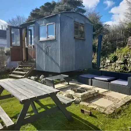 Treguth Glamping Unique Experience - Themed Huts Saint Day