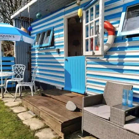 Treguth Glamping Unique Experience - Themed Huts * Saint Day