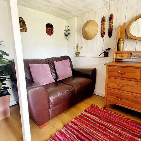 Treguth Glamping Unique Experience - Themed Huts * Saint Day