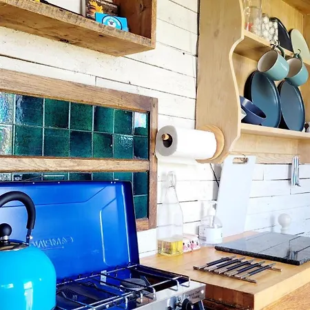 Treguth Glamping Unique Experience - Themed Huts Kemping Saint Day