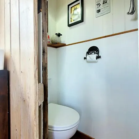 Treguth Glamping Unique Experience - Themed Huts Kemping Saint Day